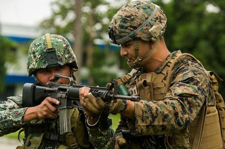 Philippines cảnh báo Trung Quốc về ‘điều tồi tệ nhất’ trên Biển Đông