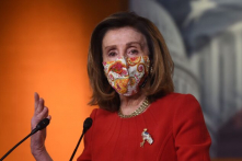 Bà Pelosi nổi đoá về kết quả phiên toà đàn hặc, bác bỏ việc khiển trách ông Trump