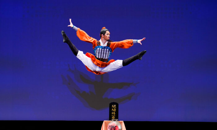 Đức tin dẫn dắt người nghệ sĩ đưa sự thật về Trung Quốc ra thế giới