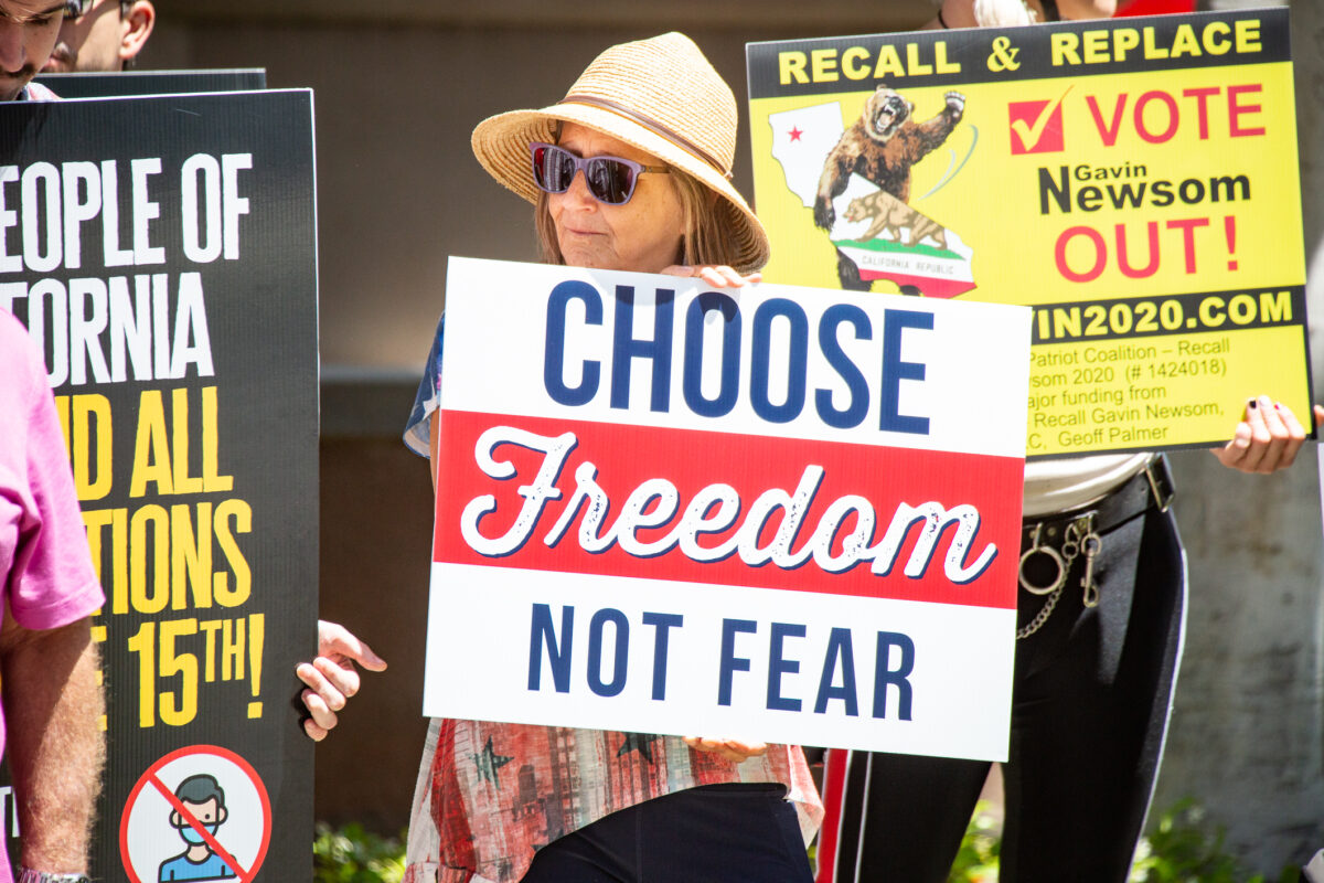 Làn sóng phản hồi tiêu cực đổ dồn vào quy định chích ngừa của OSHA