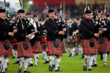 Kèn túi và những nghệ sĩ nam mặc váy kẻ ca rô xứ sở Scotland