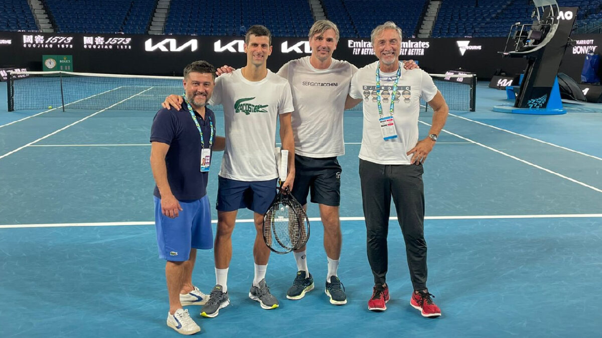 Djokovic trở lại tập luyện