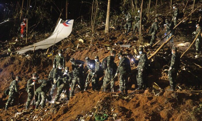 Tai nạn phi cơ ở Trung Quốc: Chính quyền kiểm duyệt thông tin trong lúc tìm kiếm nạn nhân