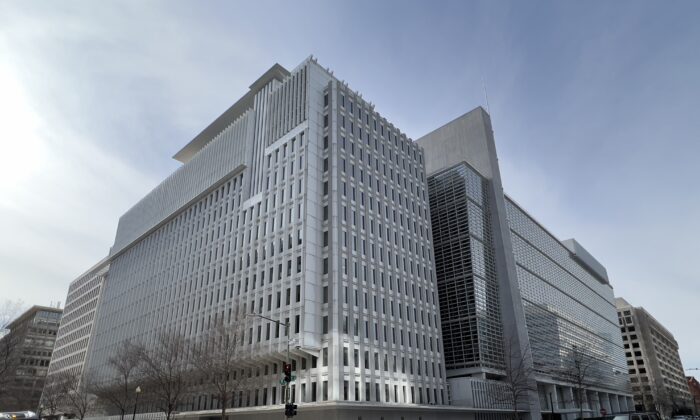 ngân hàng thế giới và nạn diệt chủng