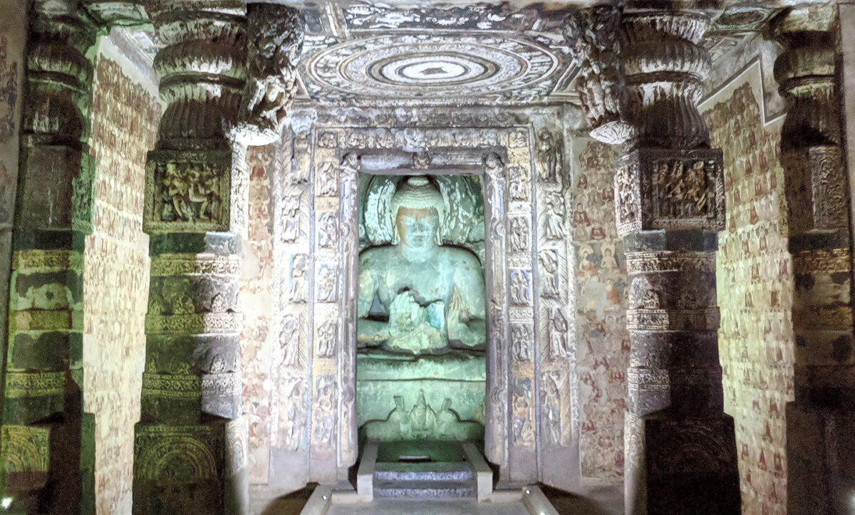 Hang động bí ẩn của Ajanta
