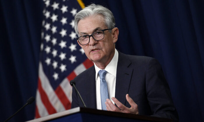 Ông Powell đang lặp lại sai lầm của ông Burns