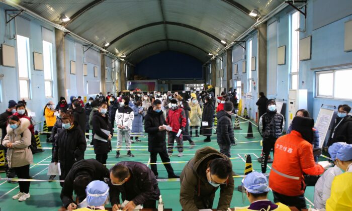 Luật sư Bắc Kinh yêu cầu Ủy ban Y tế tiết lộ thông tin về quy định chích ngừa