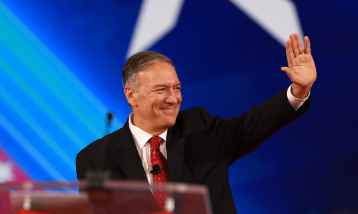 Ông Pompeo chỉ trích TT Biden vì đã cho phép tuyên truyền của Bắc Kinh ‘ra lệnh’ cho người Mỹ