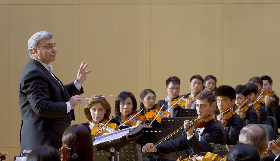 Trình diễn lại (Encore): Điệu múa Khăn tay – Dàn nhạc Giao hưởng Shen Yun 2017