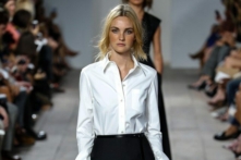 Trang phục sành điệu với áo sơ mi trắng