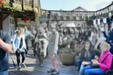 Thoái hóa điểm vàng (AMD hoặc ARMD) là một căn bệnh có thể dẫn đến tình trạng mờ mất thị lực ở trung tâm của trường nhìn. (Tunatura/Shutterstock)