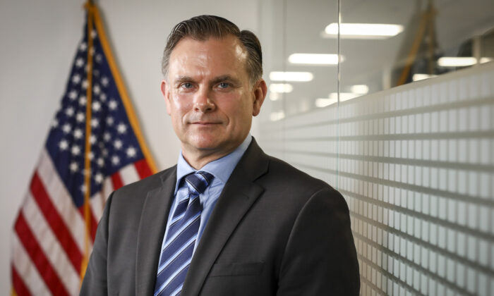 Chuẩn tướng Robert Spalding: Trung Quốc đang tiến hành ‘siêu hạn chiến’ để thay thế Hoa Kỳ