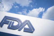 Ký hiệu của Cục Quản lý Thực phẩm và Dược phẩm Hoa Kỳ tại trụ sở chính ở White Oak, Md. (Sarah Silbiger/Getty Images)