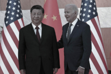 Tổng thống Joe Biden và lãnh đạo Trung Quốc Tập Cận Bình gặp nhau bên lề hội nghị thượng đỉnh G-20 ở Nusa Dua trên hòn đảo nghỉ dưỡng Bali của Indonesia hôm 14/11/2022. (Ảnh: Saul Loeb/AFP qua Getty Images)