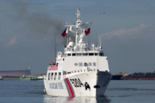 Một tàu của Lực lượng Hải cảnh Trung Quốc chuẩn bị thả neo tại cảng Manila để cập cảng vào ngày 14/01/2020. (Ảnh: AFP/Getty Images)