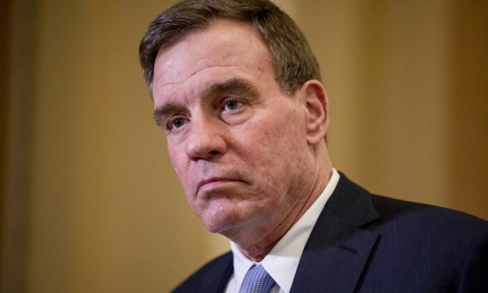 Thượng nghị sĩ Mark Warner (Dân Chủ-Virginia) tại Hoa Thịnh Đốn vào ngày 30/01/2020. (Ảnh: Samuel Corum/Getty Images)