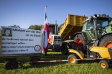 Một biểu ngữ phản đối Bộ trưởng Van Der Wal trong một cuộc biểu tình ở Stroe, Hà Lan, hôm 22/06/2022. (Ảnh: Bart Maat/ANP/AFP qua Getty Images)