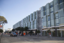 Dự án tòa nhà 555 Fulton Street ở San Francisco hôm 20/12/2022. (Ảnh: Lear Zhou/The Epoch Times)