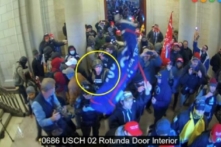 Một người đàn ông được xác định là Edward Kelley bên trong Tòa nhà Quốc hội Hoa Kỳ vào ngày 06/01/2021. (Ảnh: Bộ Tư pháp Hoa Kỳ thông via The Epoch Times)