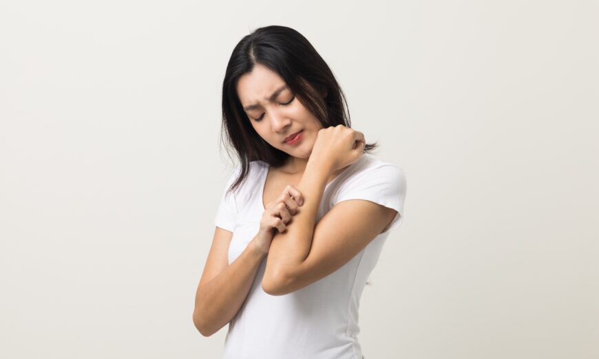 Lupus là một bệnh tự miễn tấn công DNA, có thể biểu hiện ở khớp, não, da, các cơ quan hoặc nhiều mô khác nhau. (Ảnh: GBJSTOCK/Shutterstock)