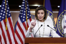 Chủ tịch Hạ viện Nancy Pelosi (Dân Chủ-California) tại Hoa Thịnh Đốn hôm 01/12/2022. (Ảnh: Anna Moneymaker/Getty Images)