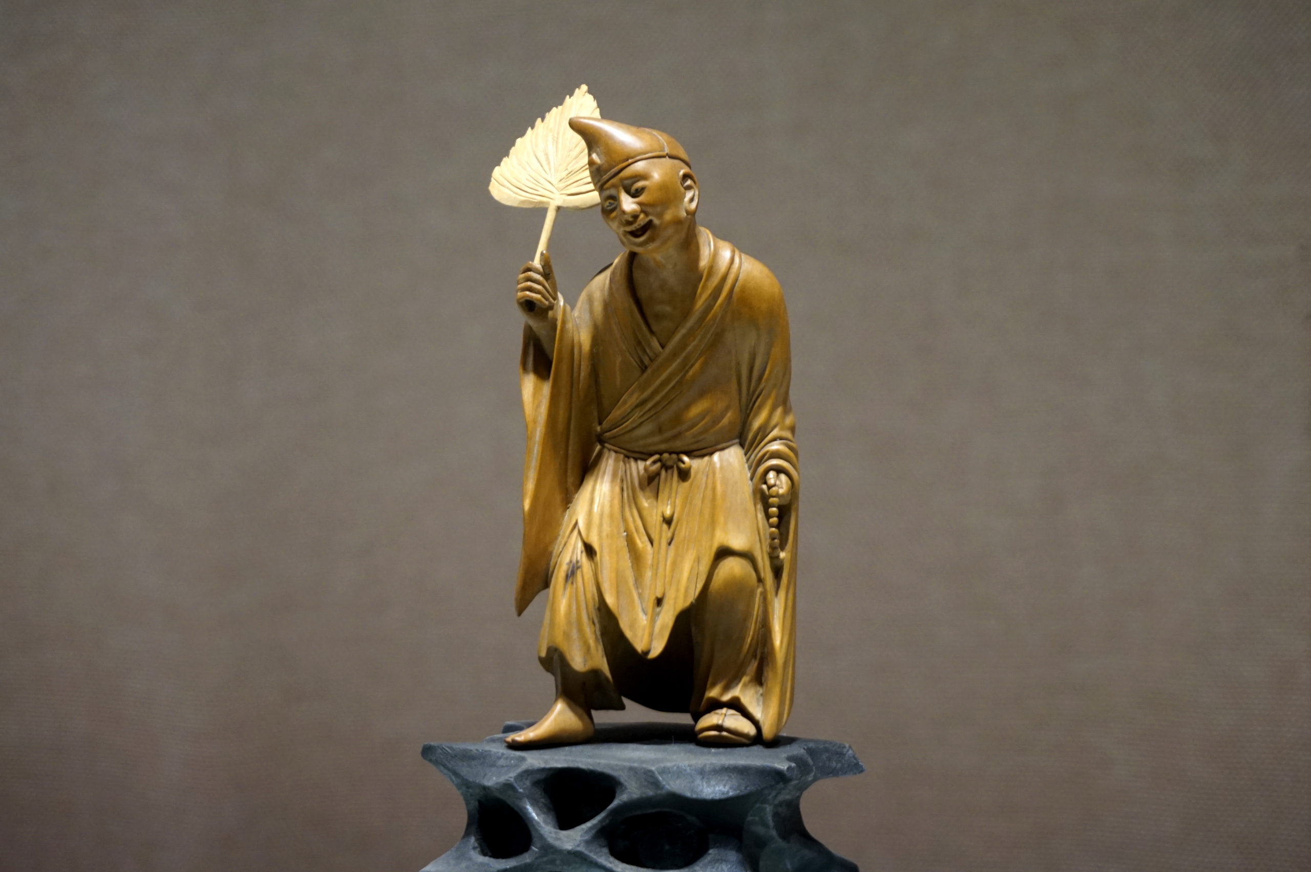 Chuyện cổ Phật gia: Tế Công xé quạt giúp người nghèo