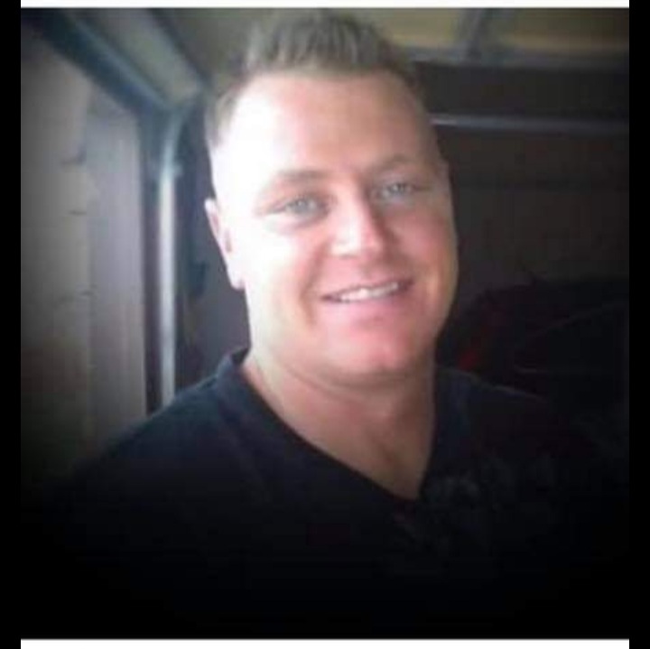 Anh Michael “Mikie” Sponsel gần đây đã qua đời vì chấn thương do một cục máu đông ở tuổi 44. Cha anh nghi ngờ một mũi chích ngừa COVID-19 đã gây ra sự tử vong này. (Ảnh: Đăng dưới sự cho phép của ông Mike Sponsel)