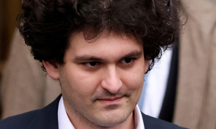 Fed tịch thu gần 700 triệu USD từ người sáng lập FTX Bankman-Fried