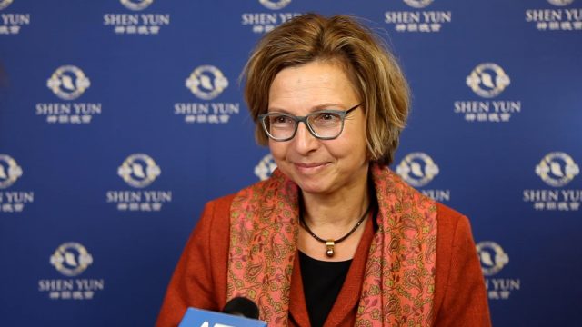 Bà Bettina Wiesmann, cựu nghị viên của Nghị viện tiểu bang Hesse và là chủ tịch đương nhiệm của Đảng CDU tại Frankfurt, đã đến xem Shen Yun hôm 11/01/2023. (Ảnh: NTD)