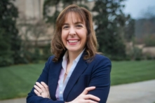 Thống đốc Ngân khố tiểu bang Kentucky Allison Ball đứng trước Tòa nhà Quốc hội tiểu bang Kentucky ở Frankfort, Kentucky, vào ngày 14/12/2022. (Ảnh: Joy Spencer/The Epoch Times)