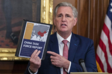 Lãnh đạo Thiểu số Hạ viện Kevin McCarthy (Cộng Hòa-California) trình bày tại một cuộc họp báo ở Hoa Thịnh Đốn, hôm 30/09/ 2020. (Ảnh: Tasos Katopodis/Getty Images)