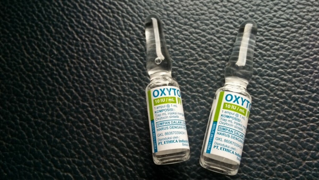 Ông Saleeby nhận thấy oxytocin rất hiệu quả với những người có vấn đề về tâm thần kinh như trầm cảm và lo âu. (Ảnh: Martina Sappe/Shutterstock)