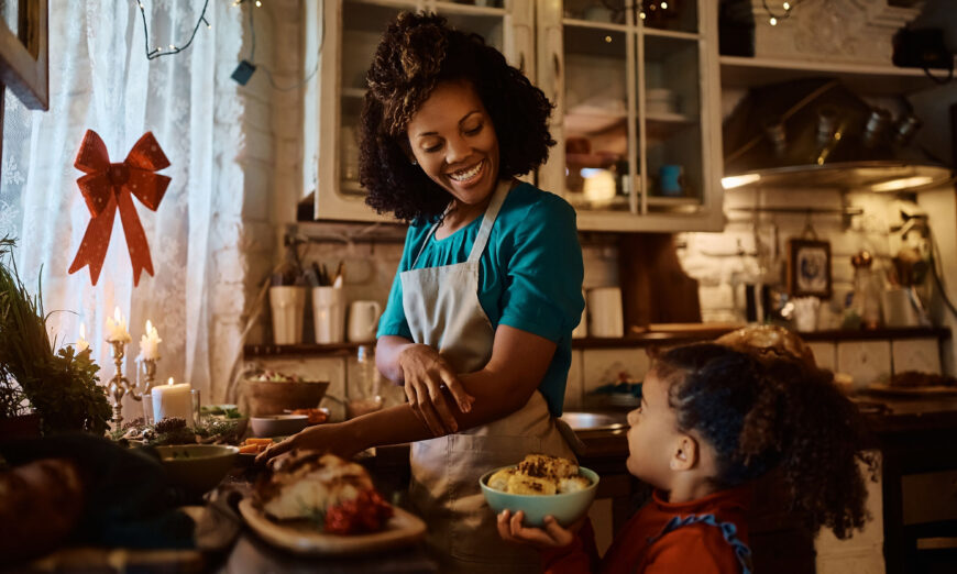 Căng thẳng chiếm rất nhiều năng lượng. Hãy yêu cầu bạn bè và gia đình giúp đỡ trong những ngày nghỉ có thể giảm bớt gánh nặng cá nhân của bạn.(Ảnh: Drazen Zigic/Shutterstock)