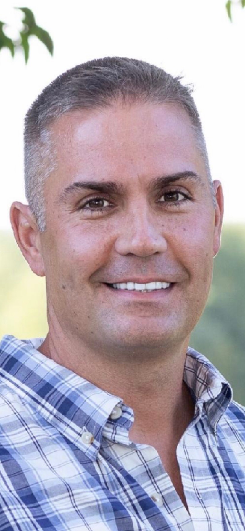 Ông John Holly, thành viên hội đồng trường ở Long Valley, New Jersey. (Ảnh: Đăng dưới sự cho phép của ông John Holly)