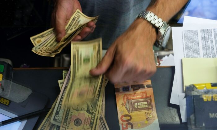 Hoa Kỳ và Âu Châu thực sự giống nhau trong chu kỳ thất nghiệp và lạm phát