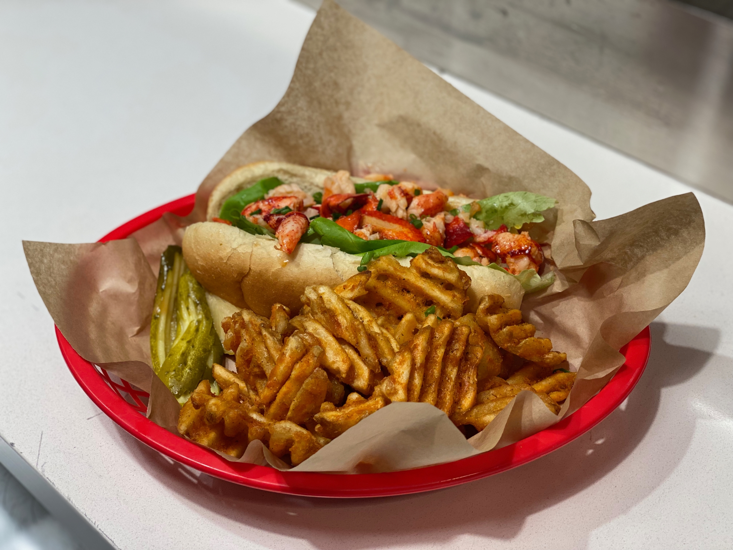 Tôm hùm cuộn kiểu Connecticut. (Ảnh: Shutterstock)