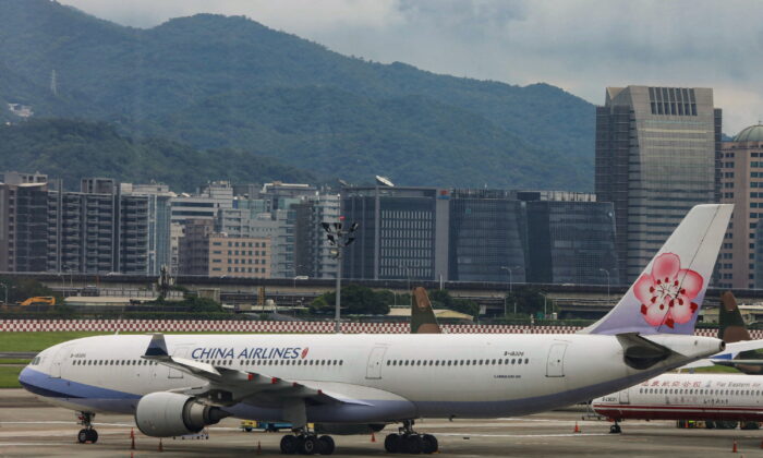 Một phi cơ chở khách của China Airlines tại Phi trường Tùng Sơn Đài Bắc ở Đài Bắc, Đài Loan, vào ngày 8/06/2020. (Ảnh: Ann Wang/Reuters)
