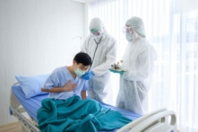 Một bệnh nhân đang được kiểm tra sức khỏe. (Ảnh: Shutterstock)