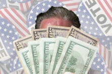 Tiền mờ ám là một vấn đề ngày càng nổi cộm trong các cuộc bầu cử ở Mỹ, đặc biệt khi kiểu tiền này xuất hiện dưới hình thức “quyên góp” của tư nhân cho các văn phòng bầu cử quận và thành phố để “trợ giúp” quản lý công nghệ và vận hành. (Ảnh: Patricia Tolson/The Epoch Times)