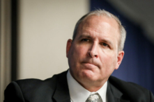 Ông Mark Morgan, quyền ủy viên Cục Hải quan và Biên phòng, nói chuyện tại Câu lạc bộ Báo chí Quốc gia ở Hoa Thịnh Đốn vào ngày 20/12/2019. (Ảnh: Samira Bouaou/The Epoch Times)