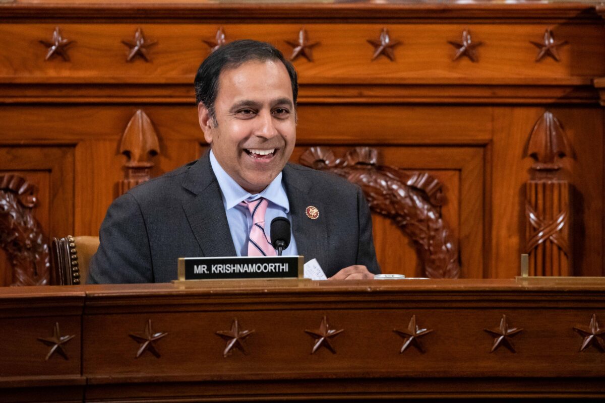 Dân biểu Raja Krishnamoorthi (Dân Chủ-Illinois) trong một phiên điều trần của Ủy ban Tình báo Hạ viện ở Hoa Thịnh Đốn, vào ngày 20/11/2019. (Ảnh: Samuel Corum-Pool/Getty Images)