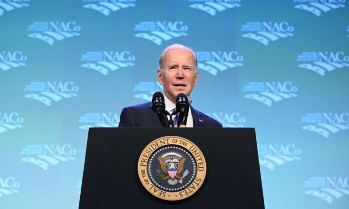 Tổng thống Joe Biden có bài diễn văn quan trọng trong Hiệp hội Quốc gia Các quận tại khách sạn Washington Hilton ở Hoa Thịnh Đốn hôm 14/02/2023. (Ảnh: Mandel Ngan/AFP qua Getty Images)