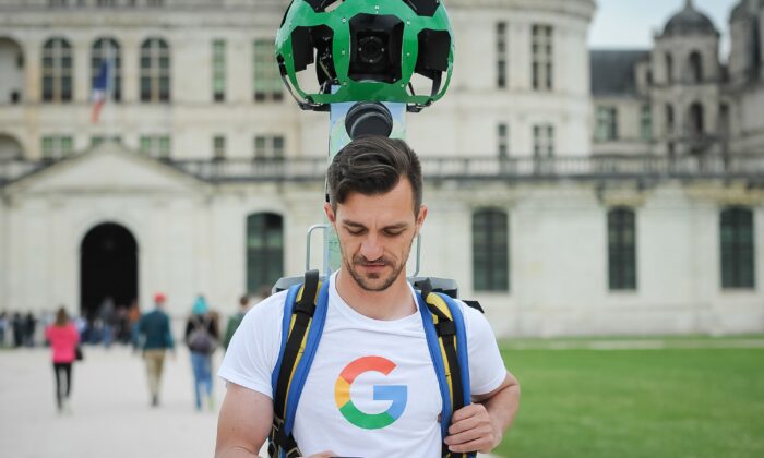 Thống đốc Florida Ron DeSantis công bố hôm 02/02/2023 khoản tài trợ trị giá 144 triệu USD cho các dự án mở rộng truy cập băng thông rộng đến các khu vực thiếu dịch vụ như vậy, nhiều vùng trong số đó ở nông thôn. Điều này sẽ giúp học sinh trong những vùng này theo kịp. (Ảnh: Guillaume Souvant/AFP qua Getty Images)