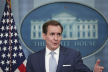 Điều phối viên đặc trách truyền thông chiến lược của Hội đồng An ninh Quốc gia John Kirby trình bày trong cuộc họp báo thường nhật tại Tòa Bạch Ốc ở Hoa Thịnh Đốn vào ngày 02/08/2022. (Ảnh: Win McNamee/Getty Images)