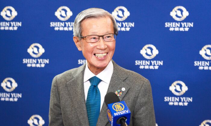 Ông Kawamidare Mutuma, thành viên hội đồng quản trị của một nhà sản xuất kim loại quý, tham dự chương trình Nghệ thuật Biểu diễn Shen Yun ở Trung tâm Shinjuku Bunka tại Tokyo, Nhật Bản, hôm 25/01/ 2023. (Ảnh: Annie Gong/The Epoch Times)