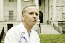 Bác sĩ y khoa Michael Callahan. (Ảnh chụp màn hình/Đại học Alabama ở Birmingham [UAB])