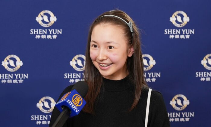 Cô Mizutani Arisa, một vũ công ba lê, tham dự Nghệ thuật Biểu diễn Shen Yun tại Nhà hát Nghệ thuật Tỉnh Aichi ở Nagoya, Nhật Bản hôm 28/01/2023. (Ảnh: Lu Yong/The Epoch Times)