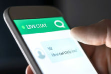 Chatbots thường được sử dụng nhiều nhất với các dịch vụ khách hàng ở mức đơn giản và trong bán hàng tự động, nhưng các nhà nghiên cứu đã cố gắng khiến cho ứng dụng này có thể thực hiện các nhiệm vụ phức tạp hơn, chẳng hạn như trị liệu. (Ảnh: Tero Vesalainen/Shutterstock)