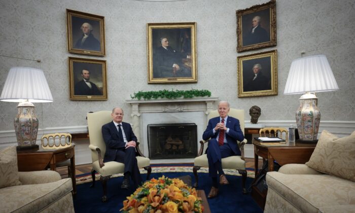 Tổng thống Joe Biden gặp Thủ tướng Đức Olaf Scholz tại Oval Office của Tòa Bạch Ốc hôm 03/03/2023 tại Hoa Thịnh Đốn. (Ảnh: Win McNamee/Getty Images)