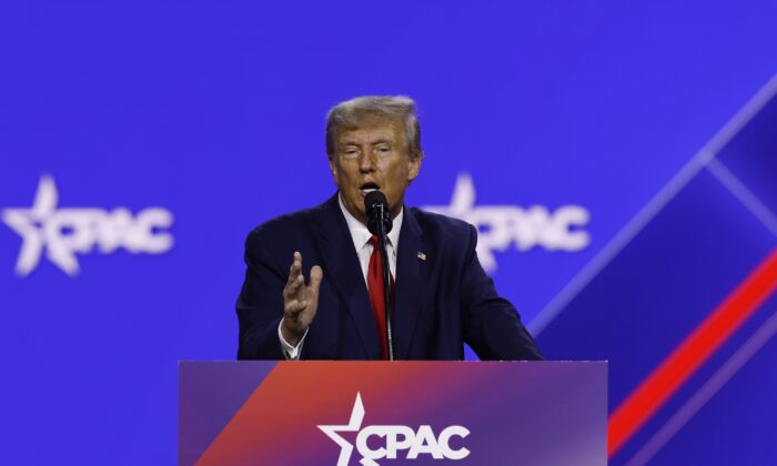 Cựu Tổng thống Donald Trump có bài diễn văn tại Hội nghị Hành động Chính trị Bảo tồn truyền thống (CPAC) thường niên tại Trung tâm Hội nghị và Nghỉ dưỡng Quốc gia Gaylord ở National Harbor, Maryland, hôm 04/03/2023. (Ảnh: Anna Moneymaker/Getty Images)